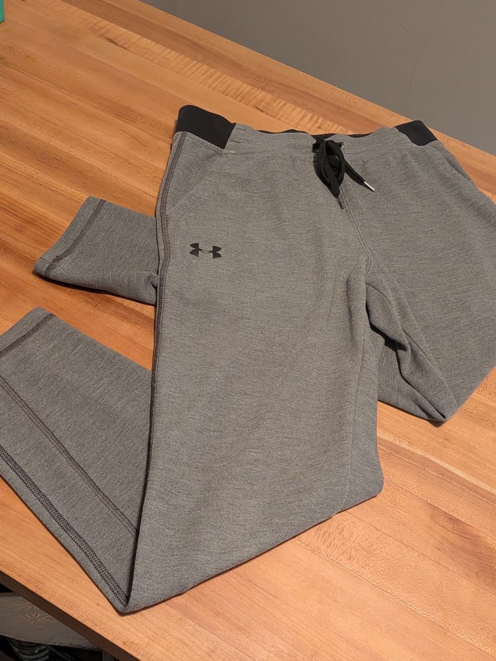 Under Armour HeatGear Performance Joggers - Size XS - Gray/Black